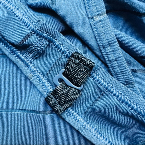 Athleta Max out Chi workout tank low back side tie size medium - Picture 7 of 8